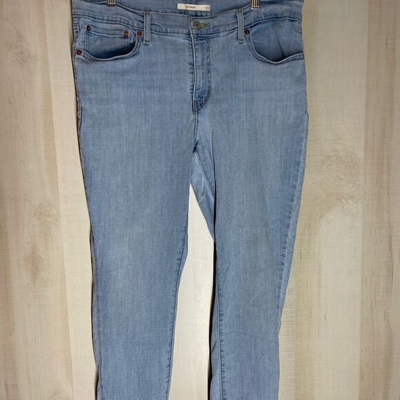 ‎Levi’s boyfriend light wash jeans, size 33 - Picture 3 of 15